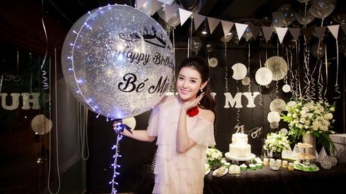 Cận cảnh tiệc sinh nhật tuổi 21 cực sang chảnh của Huyền My