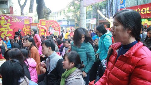 Đến hẹn lại lên, phố Trần Nhân Tông lại tắc nghẽn nghiêm trọng ngày vía Thần Tài