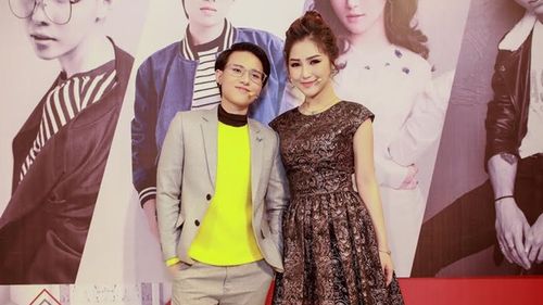 Ngày đầu 'chào sân' The Voice Kids 2017, Hương Tràm chơi lớn với set đồ hiệu gần 200 triệu