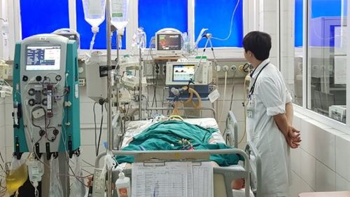 Cậu bé lên mạng cầu cứu vì mẹ đang nguy kịch do sốt xuất huyết, chưa kịp nhận sự hỗ trợ mẹ đã qua đời