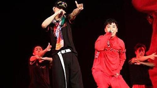 Vô tư 'gây rối' trong concert của G-Dragon, em út Seungri bị trưởng nhóm BigBang 'đuổi thẳng'