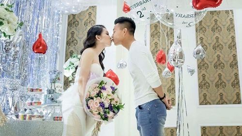 'Người không phổi' của HAGL lãng mạn khóa môi bạn gái kỷ niệm 2 năm tình yêu