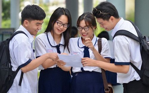 Nhìn lại bức tranh điểm thi THPT quốc gia 2018 - Lý do nào khiến điểm chuẩn Đại học 'tụt dốc'