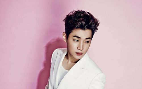Henry phô diễn thân hình 'vạn người mê' trên 'I Live Alone', chuẩn bị tham gia vào Hollywood