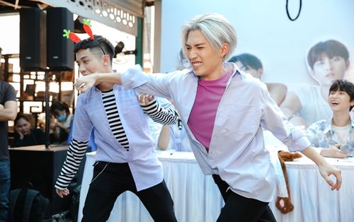 Click xem ngay: Clip đánh nhau 'sặc mùi' đam mỹ của Cody và Toki ngay tại fansign Uni5!