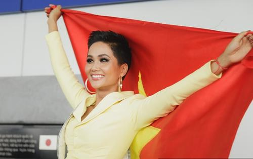 Trước lúc ‘chinh chiến’ tại Miss Universe 2018, H’Hen Niê nhắn nhủ: ‘Em luôn ủng hộ chị Minh Tú’