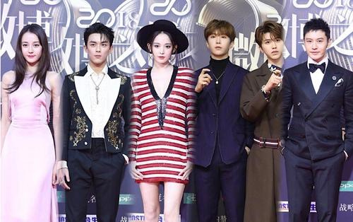 Thảm đỏ 'Đêm hội Weibo 2018': Nine Percent trẻ trung, Địch Lệ Nhiệt Ba đọ sắc cùng Cổ Lực Na Trát