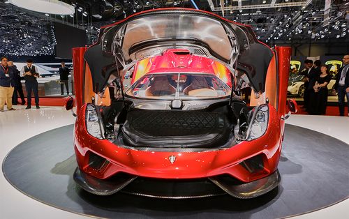 Siêu xe đắt hơn cả Lamborghini này vừa diện kiến giới siêu giàu Hồng Kông