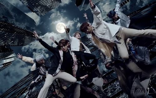GOT7 trở lại với MV 'ECLIPSE' - Sự giao thoa tuyệt vời đầy ám ảnh giữa ánh sáng và bóng tối!