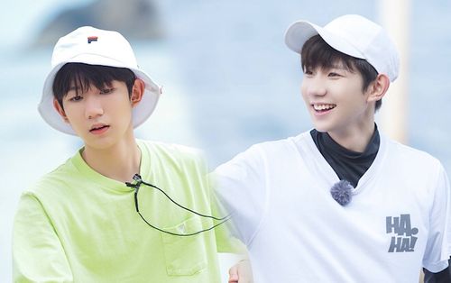 Trước khi quá muộn, hãy nắm lấy tay Vương Nguyên (TFBOYS) giữa cơn bão dư luận
