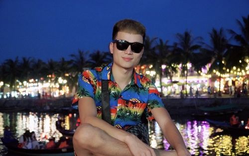 Danh tính chàng Youtuber đi đầu trào lưu làm clip món ăn độc lạ, siêu cay khổng lồ tại Việt Nam