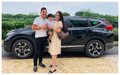 Bất chấp nguy hiểm để sinh con Hải Băng được chồng tặng từ xế hộp tiền tỉ đến túi hiệu rồi lại cả nhẫn kim cương