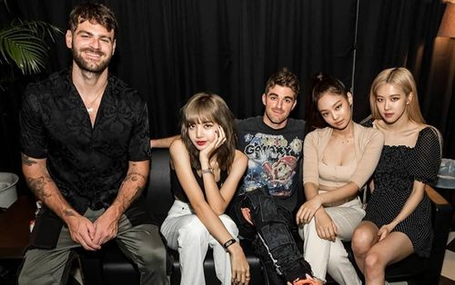 Tin đồn hợp tác với Ariana Grande còn chưa nguội, BlackPink lại khiến fan xôn xao trước bức ảnh thân mật cùng The Chainsmokers