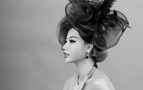 Bạn có nhận ra cô gái vừa ăn kẹo vừa hát Phượng Vũ của The Voice năm nào?