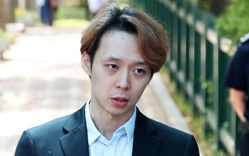 Park Yoochun mở họp fan với giá vé 4 triệu ở Thái sau khi lãnh 2 năm tù treo