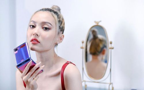 Choáng với màn lục túi như làm ảo thuật của Fung La