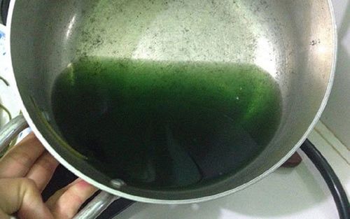 Nước luộc rau chuyển sang màu xanh đậm có thể sử dụng tiếp hay không?