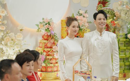 Một cặp sao nổi tiếng Vbiz bất ngờ tổ chức lễ cưới, sính lễ nhà trai khiến netizen 'hú hồn'