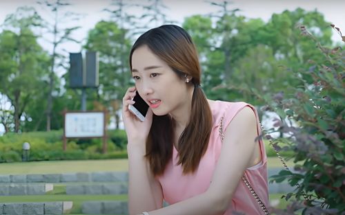 Đi gặp bạn trai quen qua mạng 4 năm, cô gái tá hỏa phát hiện đàng trai chính là sếp tổng của mình