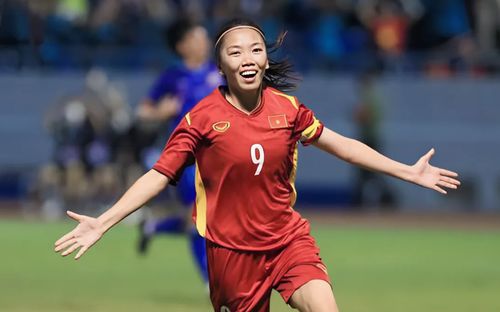 Ngả mũ trước lựa chọn của tiền đạo Huỳnh Như