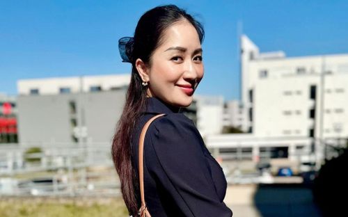 Phong thái thời thượng của Khánh Thi