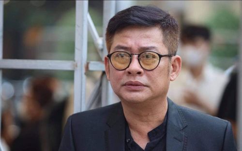 Nghệ sĩ Tấn Beo đi lại khó khăn, bật khóc khi đồng nghiệp tới thăm