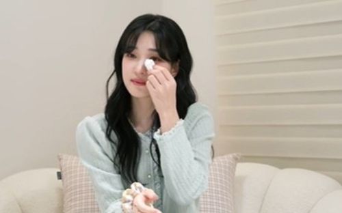Nữ ca sĩ rơi nước mắt vì tin đồn bỏ con
