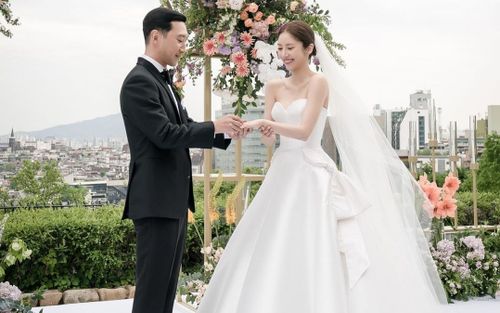 Nữ ca sĩ nổi tiếng thông báo có thai: 'Chồng tôi mừng phát khóc'