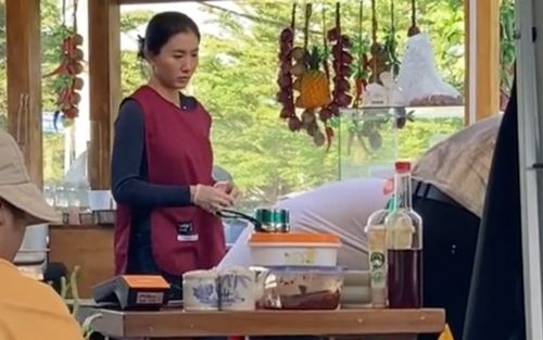 Rộ clip nữ diễn viên nổi tiếng màn ảnh Việt được bắt gặp đi bán quán ăn