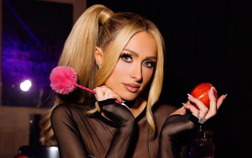 Paris Hilton phủ nhận tiêm botox, luôn trẻ trung nhờ xây spa trong nhà