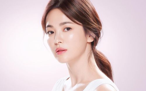 Song Hye Kyo tạo nên cơn sốt khi diện bikini khoe vóc dáng phồn thực