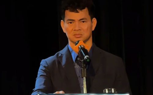 NSND Xuân Bắc nghẹn ngào nói lời chia tay đồng nghiệp ở Nhà hát Kịch Việt Nam