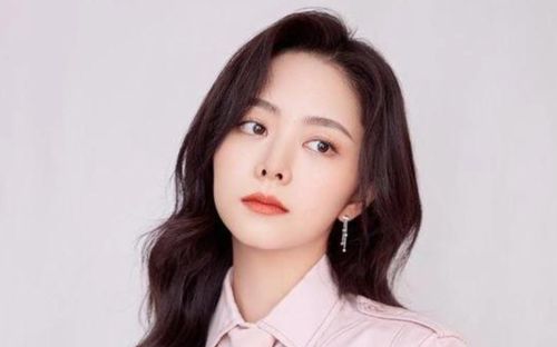 Đàm Tùng Vận công khai người tình mới, danh tính đàng trai bị chê vì không xứng với nữ thần