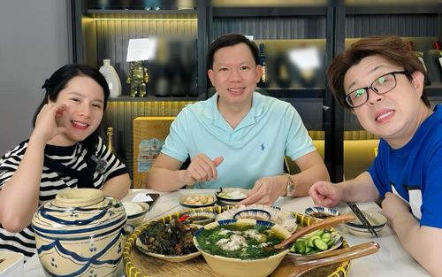 Bị cho là cố tình tạo drama với bác sĩ Cao Hữu Thịnh, Bà Nhân Vlog nói gì?