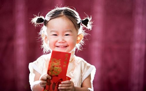 Lì xì đầu năm và những tranh cãi không hồi kết về câu chuyện 'gánh nặng' ngày Tết