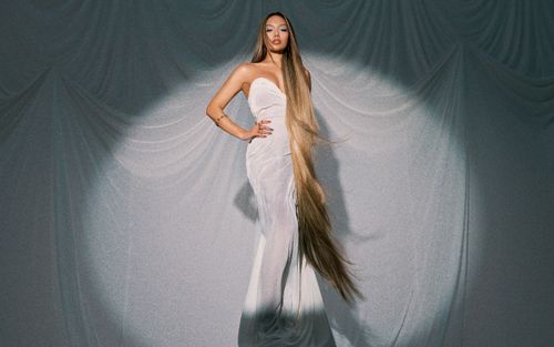 Bắt tay cùng nhạc sĩ Anh Quân, Vũ Thảo My có #1 BXH với album song ngữ