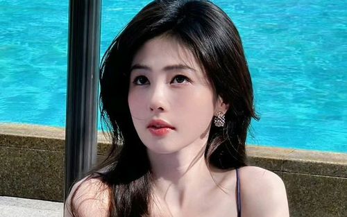 Bạch Lộc bất ngờ có 'chị em sinh đôi' trong Cbiz