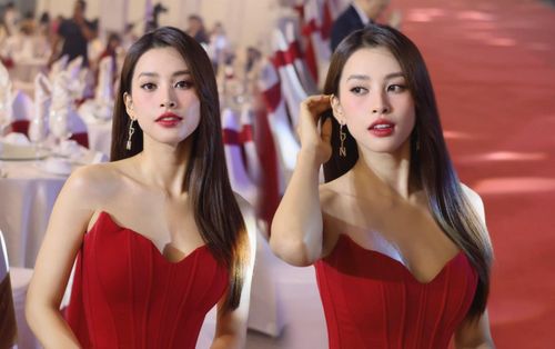 Trần Tiểu Vy đẹp nồng nàn với visual đỏ rực