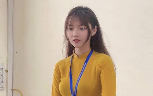 Cô giáo thực tập sở hữu nhan sắc khả ái gây bão mạng