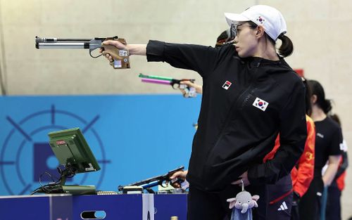 Nữ xạ thủ gây sốt Olympic 2024 với khoảnh khắc 'chị đại', đến Elon Musk phải khen