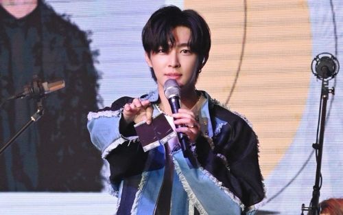Sao nam xuất hiện vui vẻ sau khi bị phán ngồi tù vì tàng trữ clip khiêu dâm