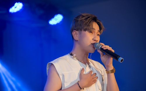 Nam ca sĩ 9x Việt Nam tự bỏ tiền túi tổ chức thành công liveshow tại Úc