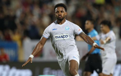 Đẳng cấp của 'siêu tiền đạo' xin nhập quốc tịch Việt Nam