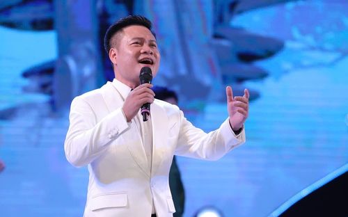 Xúc động nghe NSƯT Hoàng Tùng hát 'cha mẹ tôi già'