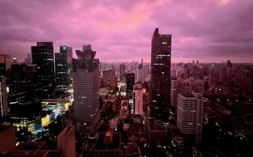 Vì sao bầu trời thường xuất hiện màu đỏ tím trước cơn bão?