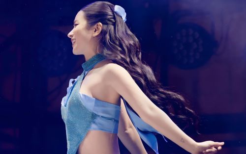 Nữ DJ bị đuổi vì ăn mặc kín đáo, từng khóc 7 ngày 7 đêm do sửa mũi hỏng