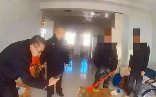 Bị mắng vì bài tập về nhà, cậu bé tố cáo bí mật của bố với cảnh sát