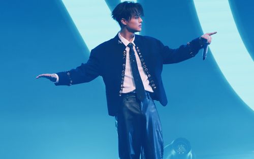 Nam ca sĩ sụp đổ hình tượng sau một đêm vì scandal ngoại tình, tuyên bố hủy bỏ concert