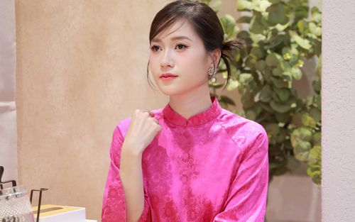 Mạng xã hội 'dậy sóng' với Lâm Vỹ Dạ