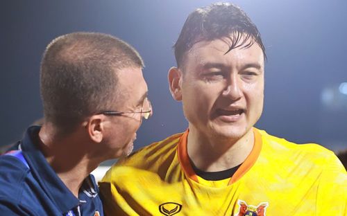 Cái giá khi HLV HLV Kim Sang Sik chọn Văn Lâm